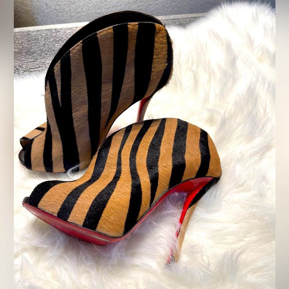 Louboutin ankle high heels leopard